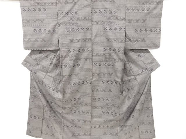 横段に菱華紋織り出し本場泥大島紬着物(9マルキ)